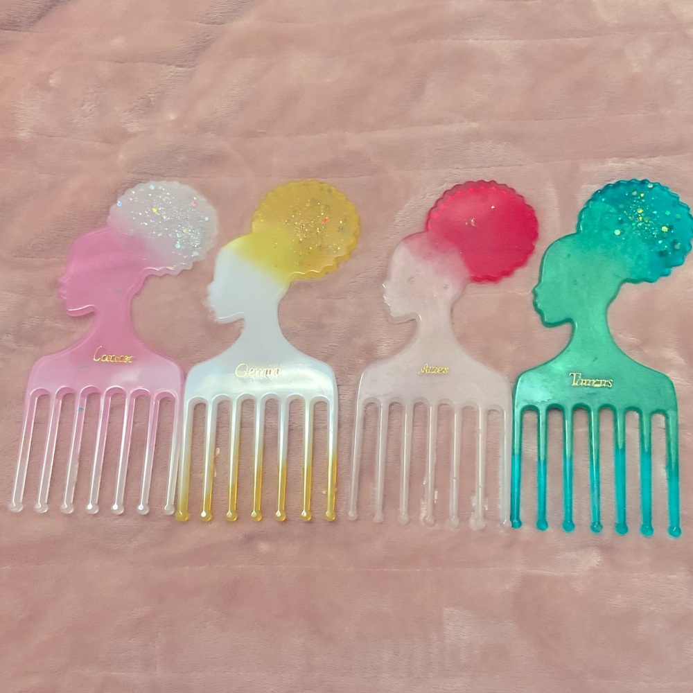Ready Now Zodiac Afro Comb - Female Ponytail